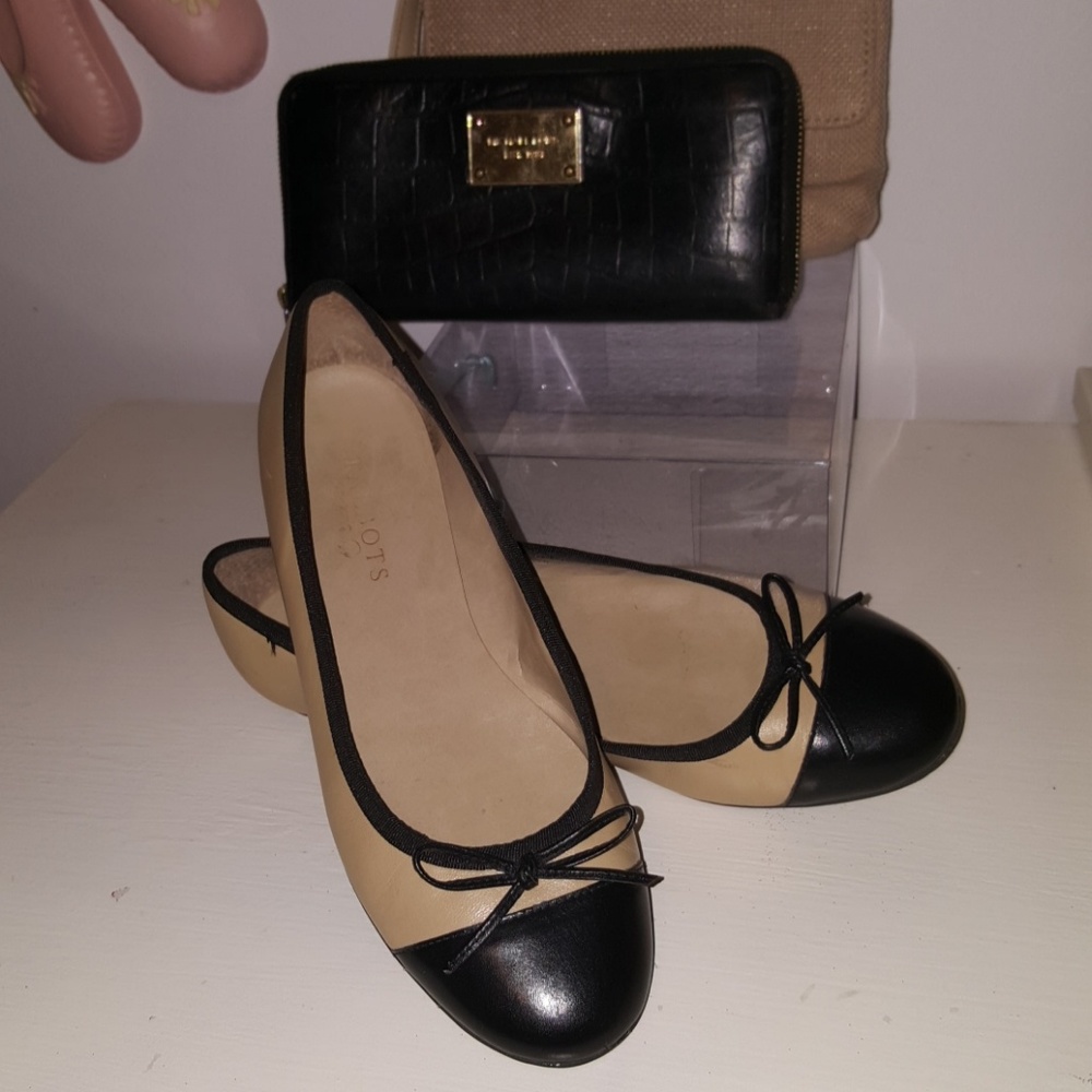 TALBOTS LEATHER FLATS